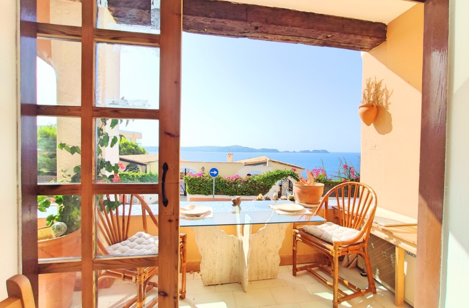 Die Meerblickterrasse am Wohnbereich